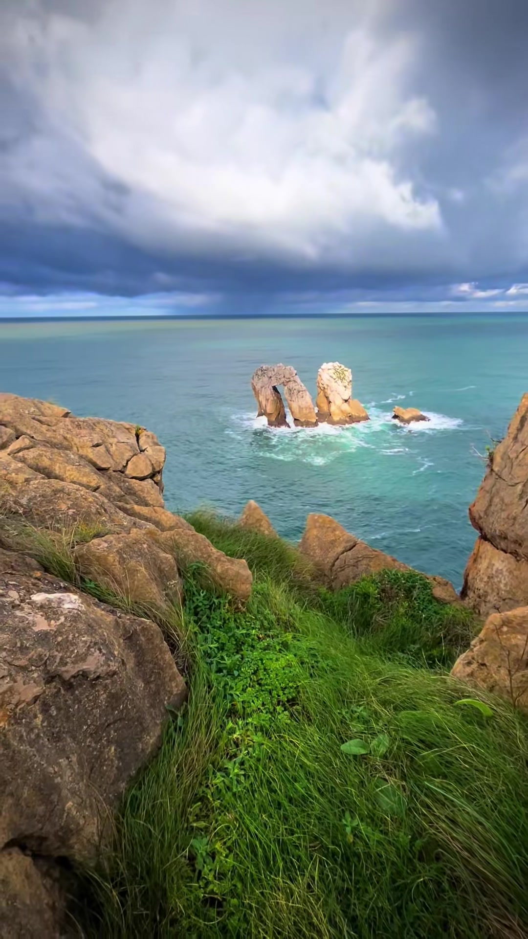 Spain Cliffs Raw Atlantic energy in Northern Spain. Sheer cliffs, hidde..mp4 - COS.TV