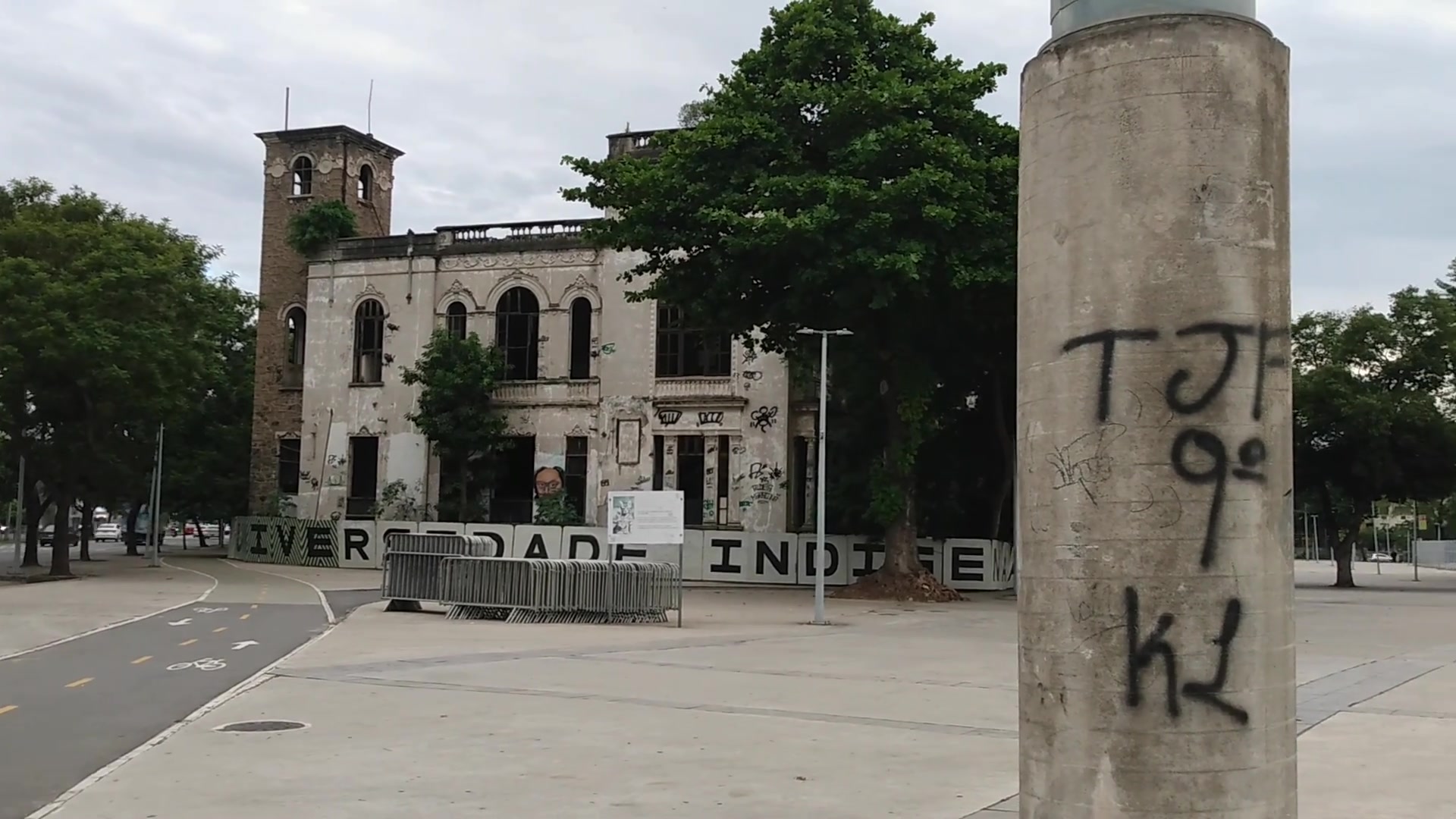 Você consegue dizer em que lugar do fica? Can you tell where it is ...